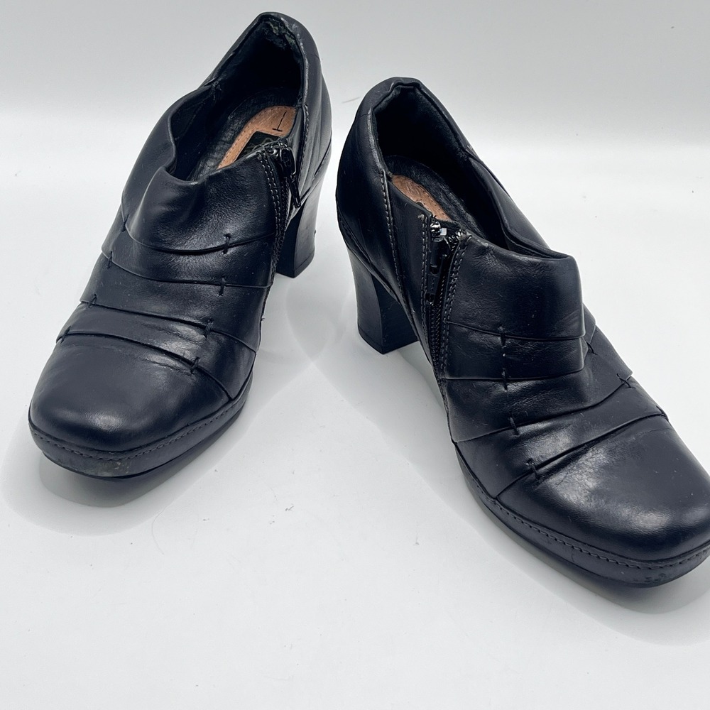 Clarks Artisan Black Leather Pleated Ankle Booties Block Heel Size 7.5 M 82800